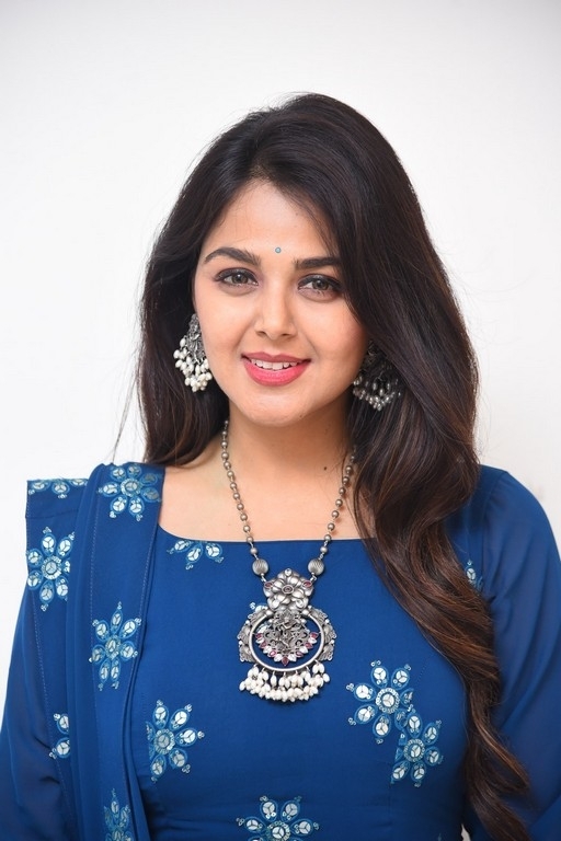 Monal Gajjar Pics - 7 / 13 photos