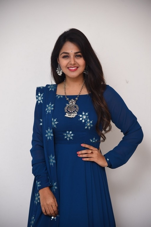 Monal Gajjar Pics - 11 / 13 photos