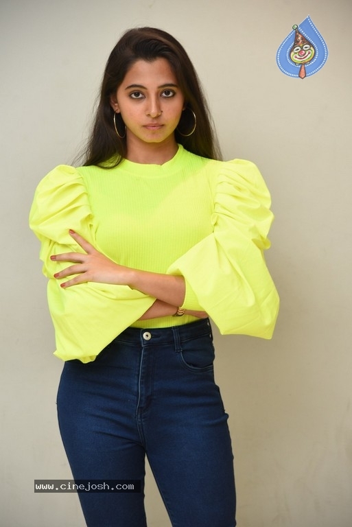 Preethi Asrani Pics - 6 / 15 photos