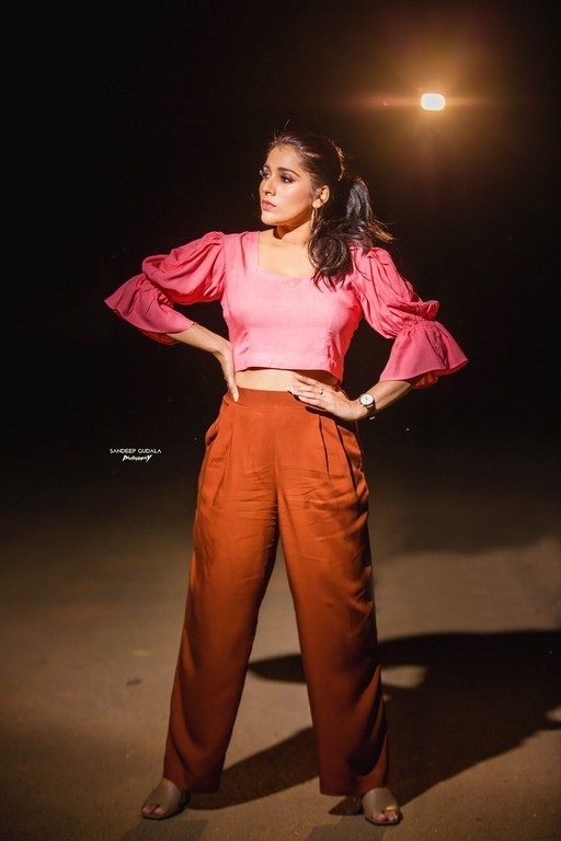 Rashmi Gautam Photos - 4 / 5 photos