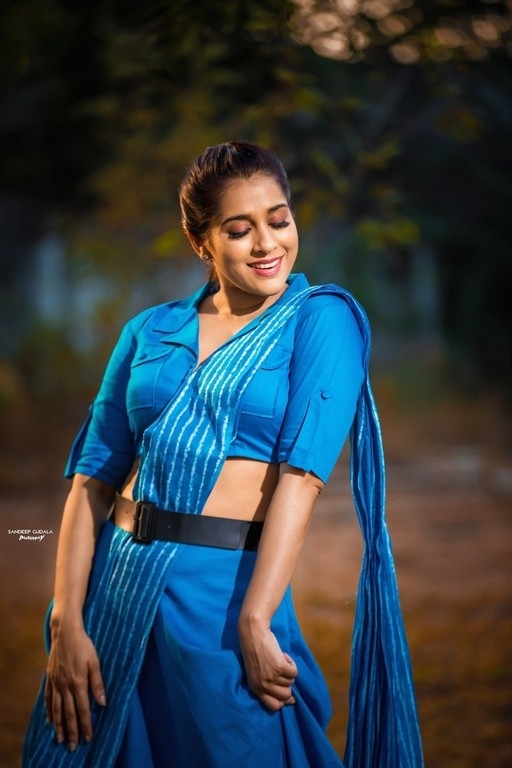 Rashmi Gautam Photos - 1 / 4 photos