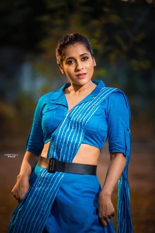 Rashmi Gautam Photos - 2 / 4 photos