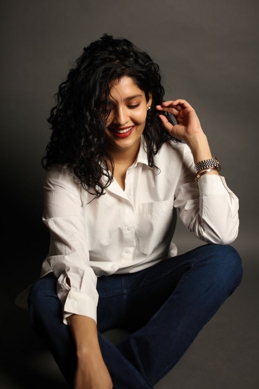 Ritika Singh Photos - 4 / 8 photos