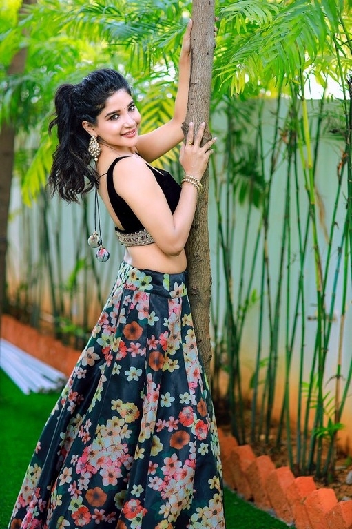 Sakshi Agarwal Pics - 2 / 5 photos