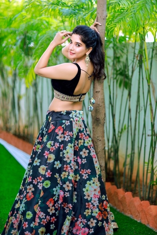 Sakshi Agarwal Pics - 4 / 5 photos