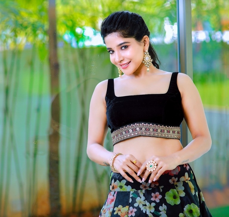 Sakshi Agarwal Pics - 5 / 5 photos