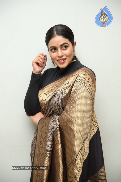 Shamna Kasim Photos - 13 / 19 photos