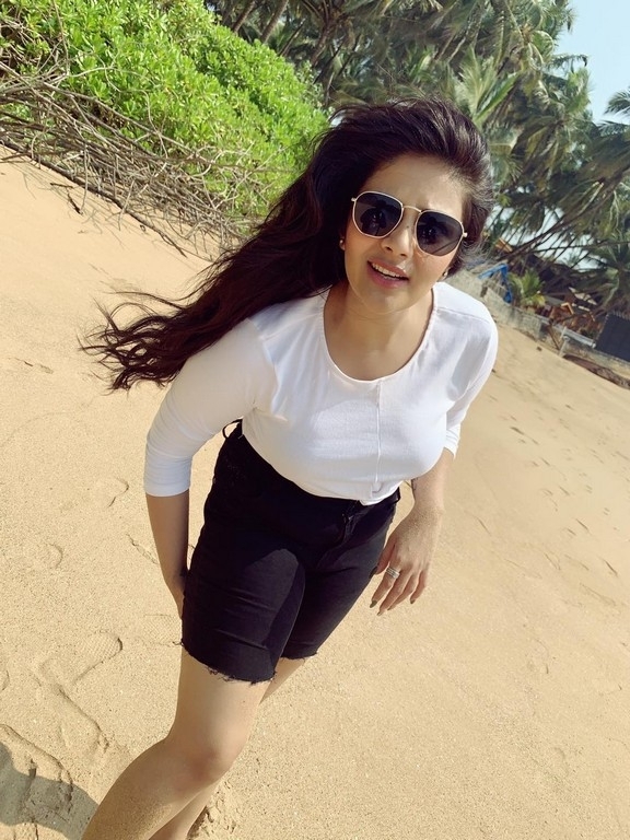 Sreemukhi Goa Trip Pics - 6 / 11 photos