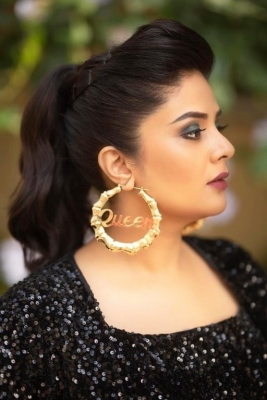 Sreemukhi Photos - 1 of 7