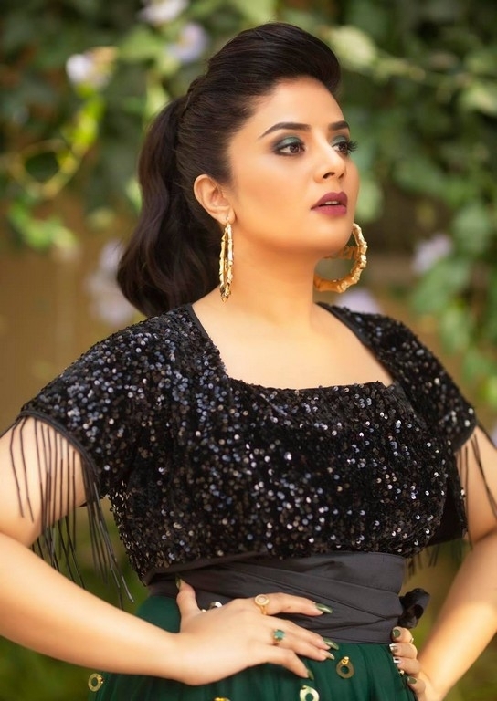 Sreemukhi Photos - 6 / 7 photos