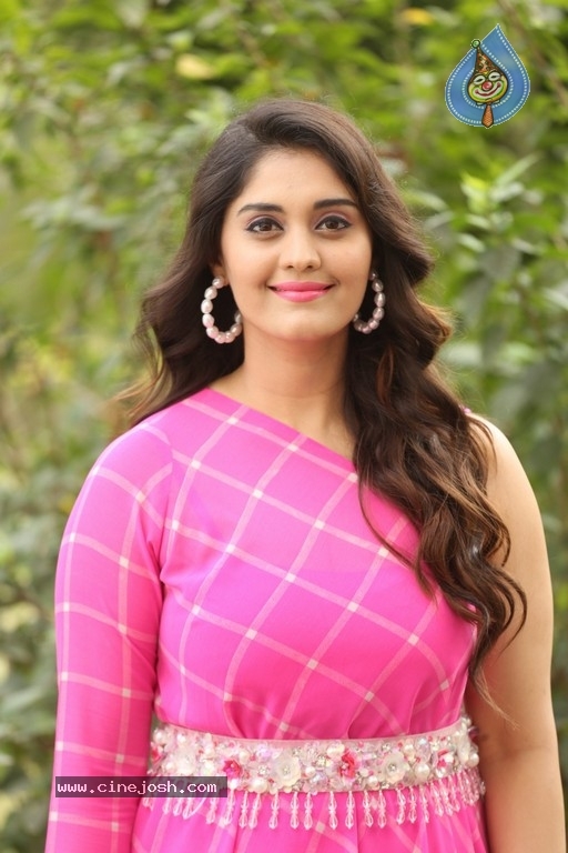 Surabhi Photos - 5 / 21 photos