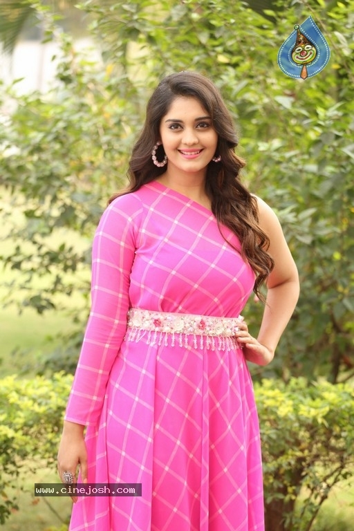 Surabhi Photos - 8 / 21 photos