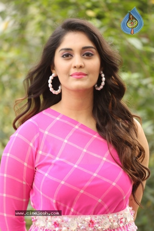 Surabhi Photos - 9 / 21 photos