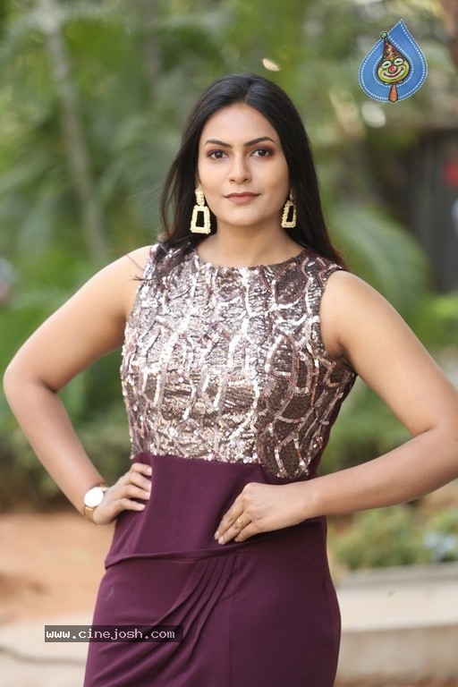 Swetha Varma Pics - 5 / 17 photos