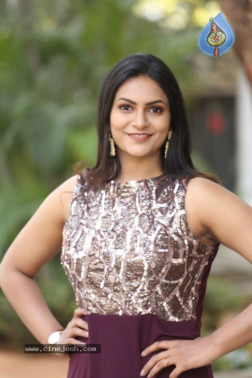 Swetha Varma Pics - 8 / 17 photos