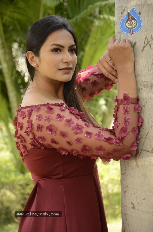 Swetha Varma Pics - 4 / 19 photos