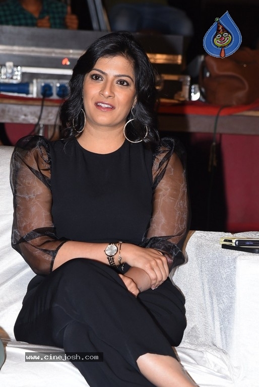 Varalaxmi Sarathkumar Pics - 4 / 9 photos