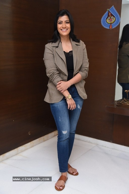 Varalaxmi Sarathkumar Pics - 6 / 6 photos