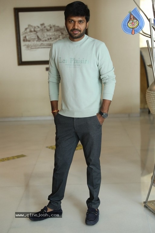 Anil Ravipudi Photos - 9 / 11 photos