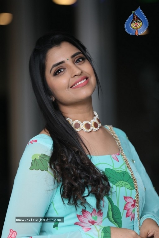 Anchor Shyamala - 5 / 19 photos