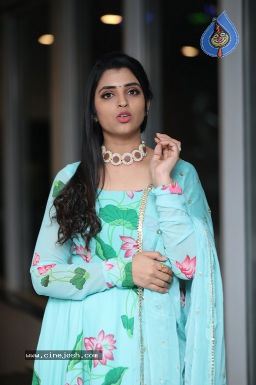 Anchor Shyamala - 17 / 19 photos