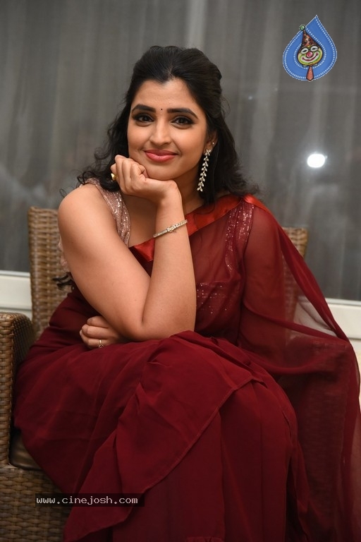 Anchor Shyamala Pics - 7 / 21 photos