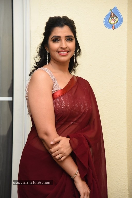 Anchor Shyamala Pics - 10 / 21 photos