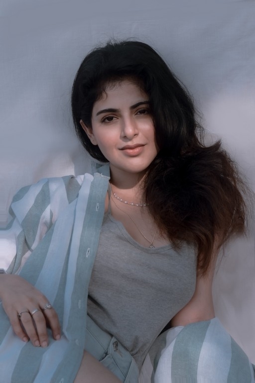 Iswarya Menon Stills - 2 / 4 photos