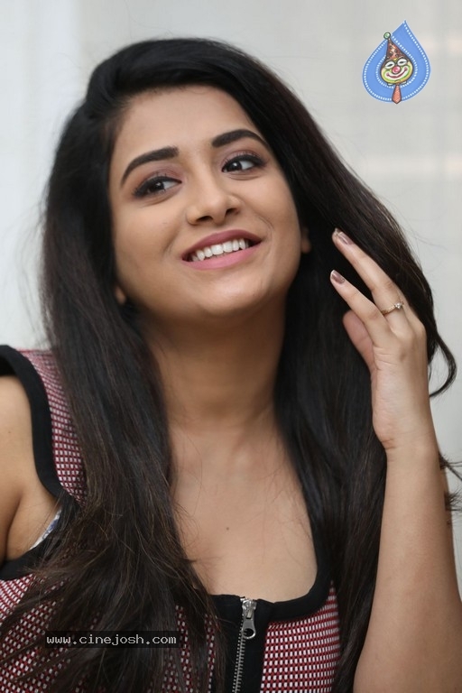 Rashi Singh Interview Photos - 14 / 19 photos