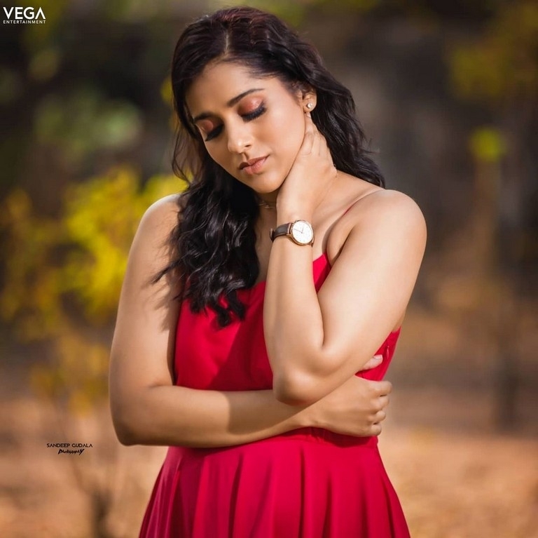 Rashmi Gautam Photos - 1 / 5 photos