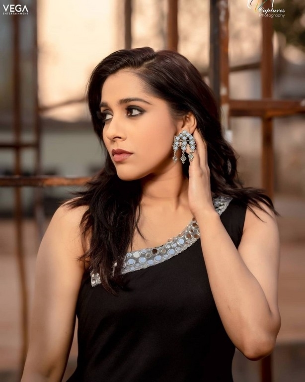 Rashmi Gautam Photos - 4 / 5 photos