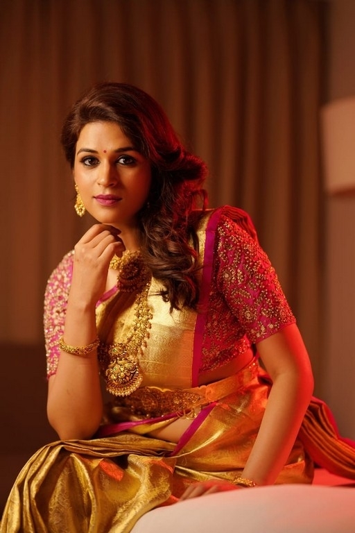 Shraddha Das Pics - 1 / 8 photos