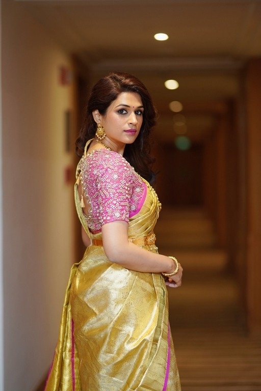 Shraddha Das Pics - 8 / 8 photos