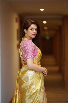 Shraddha Das Pics - 8 of 8