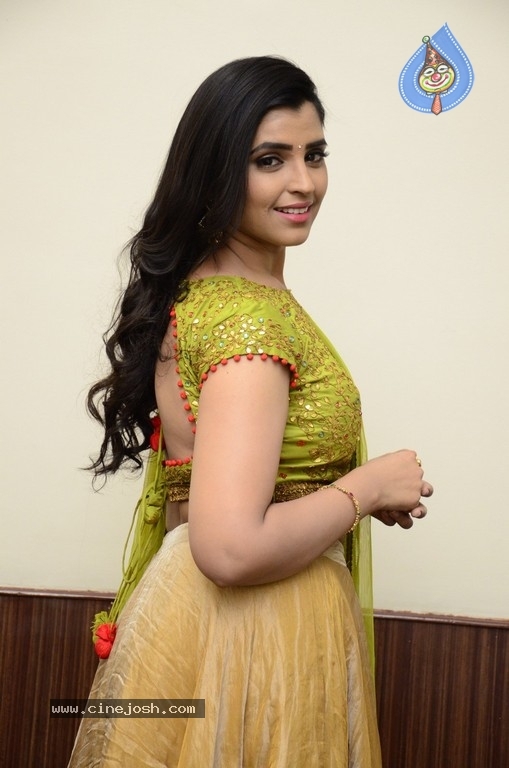 Shyamala Photos - 18 / 21 photos