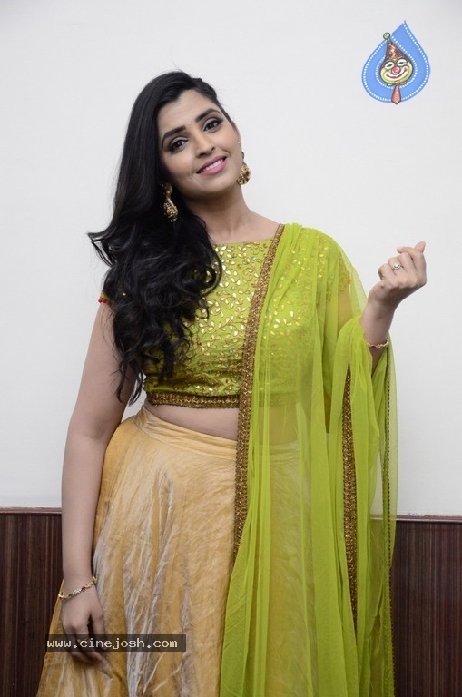 Shyamala Photos - 19 / 21 photos