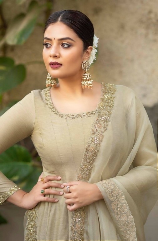 Sreemukhi Photos - 7 / 7 photos