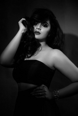 Sreemukhi Photos - 3 of 5