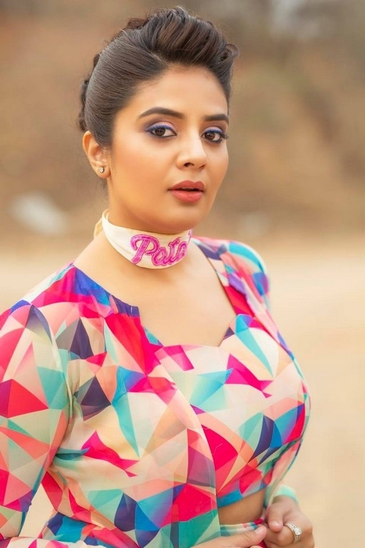 Sreemukhi Photos - 2 / 7 photos