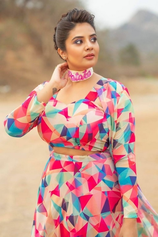 Sreemukhi Photos - 7 / 7 photos