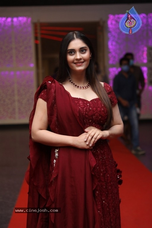 Surabhi Photos - 1 / 18 photos