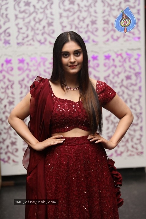 Surabhi Photos - 8 / 18 photos