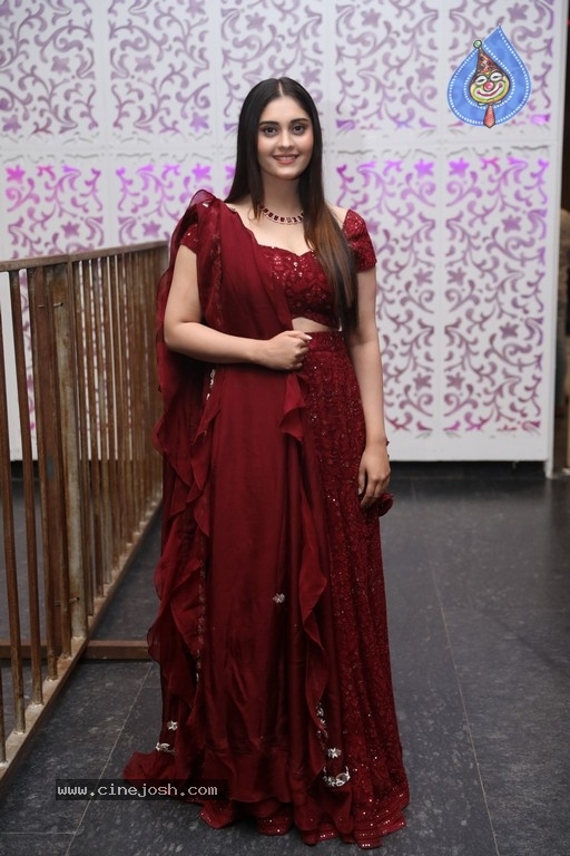 Surabhi Photos - 13 / 18 photos