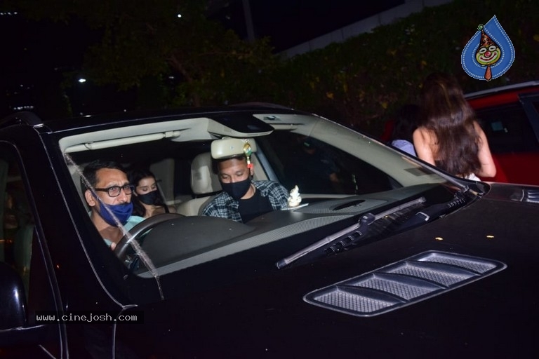 Celebs Spotted Bastian In Worli - 10 / 17 photos