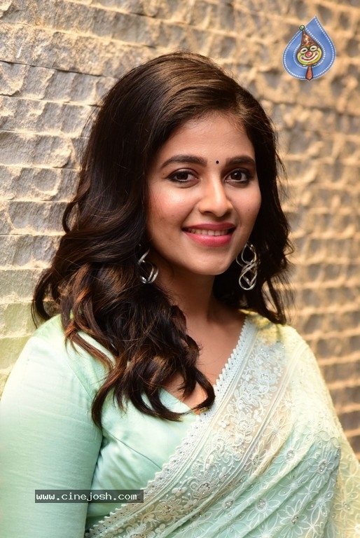 Anjali Photos - 4 / 21 photos