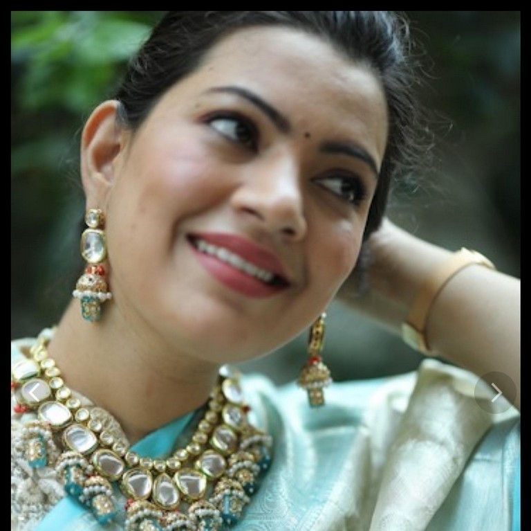 Geetha Madhuri Pics - 4 / 6 photos