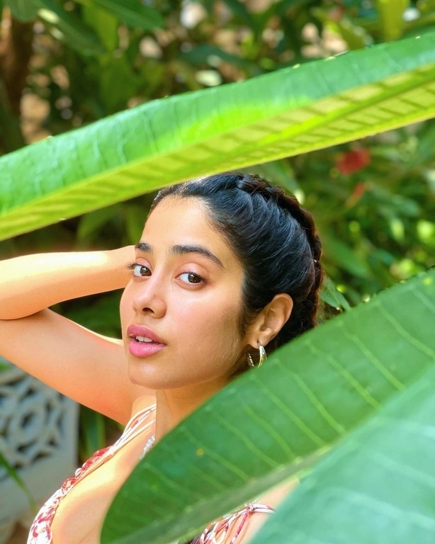 Janhvi Kapoor Pics - 1 / 3 photos