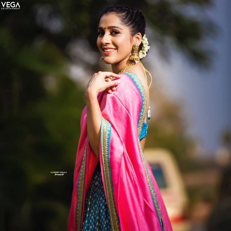 Rashmi Gautam Photos - 1 / 5 photos