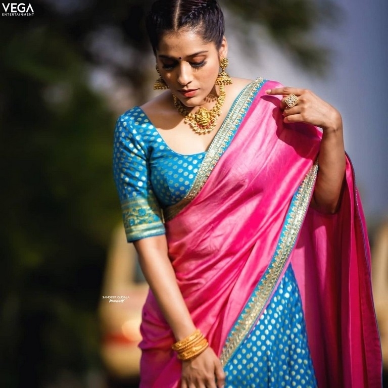 Rashmi Gautam Photos - 4 / 5 photos