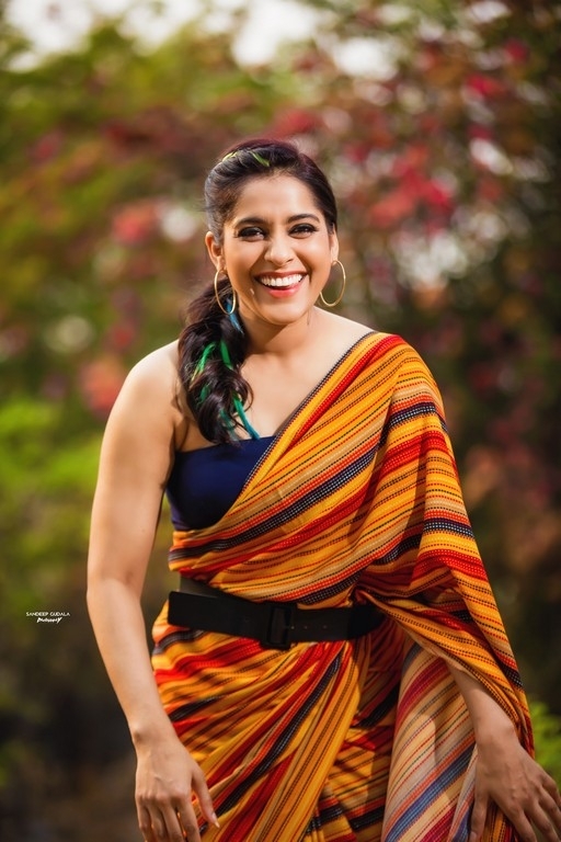 Rashmi Gautam Photos - 2 / 4 photos